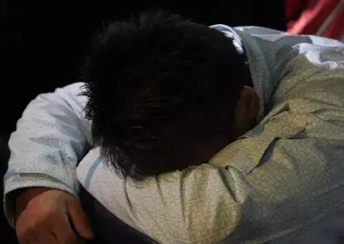 丈夫懷疑孩子不是自己的，妻子為給丈夫?qū)捫淖鲇H子鑒定
